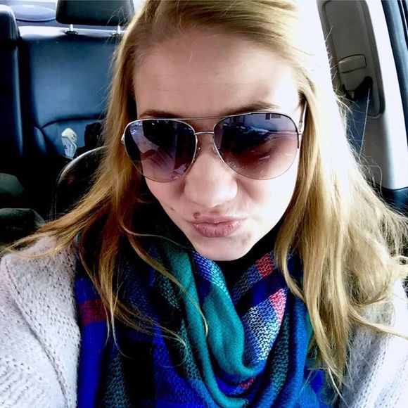 Meet your Posher, Hannah - Picture 1 of 1